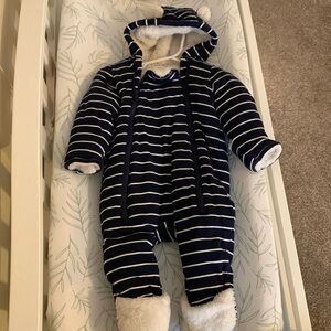 Gap baby Sherpa hoodie one piece. Size 3-6 months. Washed never worn